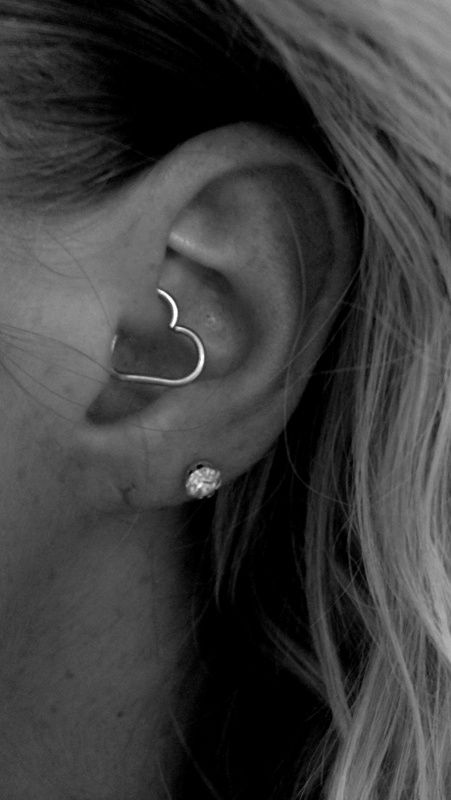 Favorite peircing  Heart <3 Alternate Dimension, Ear Peircings, Tattoo And Piercings, Heart Piercing, Cool Piercings, Cute Piercings, Daith Piercing, Piercings And Tattoos, Piercings Jewelry