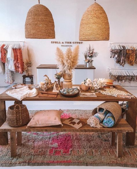 Rustic Botique Interiors Ideas, Boho Botique Interiors Ideas, Boho Boutique Decor, Botique Interiors Ideas, Fairy Core Bedroom, Boutique Store Displays, Blob Mirrors, Bendy Candles, Boho Store