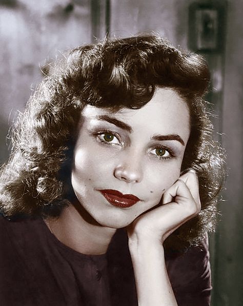 https://flic.kr/p/BccxeQ | Jennifer Jones 1944 (3) Philippe Halsman, Montgomery Clift, 1940s Hairstyles, Jennifer Jones, Gina Lollobrigida, Fine Art Portraiture, Classic Movie Stars, Humphrey Bogart, Fred Astaire