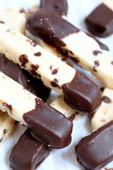 Shortbread Sticks Recipe, Decorative Shortbread Cookies, Chocolate Chip Cookie Sticks, Shortbread Cookie Sticks, Shortbread Sticks, Cookie Sticks Recipe, Stick Cookies, Chocolate Chip Shortbread, Cookies With Chocolate Chips