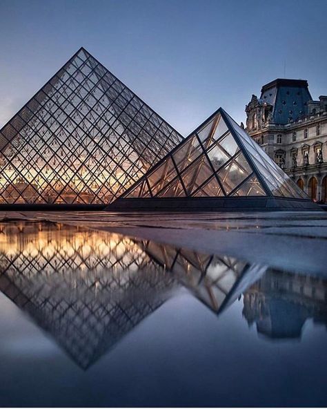 Photos For Vision Board, Louvre Palace, Musee Du Louvre, French Walls, Architecture Landmark, Paris Pictures, Paris Aesthetic, Louvre Paris, France Art