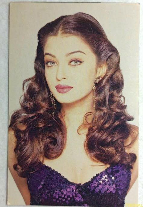 Retro Bollywood, Bollywood Hairstyles, Indian Cinema, 90s Hairstyles, Vintage Bollywood, Indian Aesthetic, Aishwarya Rai, Hairstyles For Women, Bollywood Celebrities