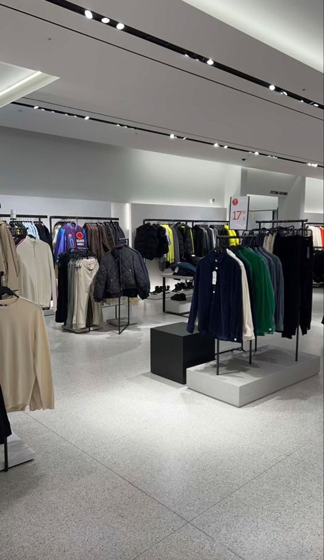 ZARA in store Aesthetic Stores Interior, Clothes Shop Design, Zara Aesthetic, Zara Shop, Shopping Pictures, Zara Store, Clothing Store Interior, Clothing Store Design, Australia Clothes