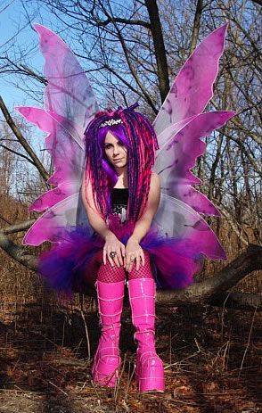 Pink & purple butterfly rave outfit Butterfly Rave Outfit, Pink Purple Butterfly, Cybergoth Fashion, Punk Fairy, Neon Rave, Pink Punk, Raver Girl, Edm Girls, Rave Style