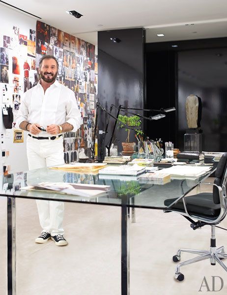 Ralph Rucci's Inspiring Manhattan Headquarters Photos | Architectural Digest Fashion Designer Workspace, Fashion Designer Office, American Interior Style, Designer Workspace, Lapo Elkann, Ralph Rucci, Design Studio Office, Designer Office, Fashion Showroom