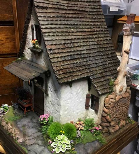 Stone Cottages Interior, Dollhouse Details, Animated Scenery, Tudor Dollhouse, English Country Cottages, Garden Birdhouses, Witch Cottage, Dollhouse Garden, Fairy House Diy