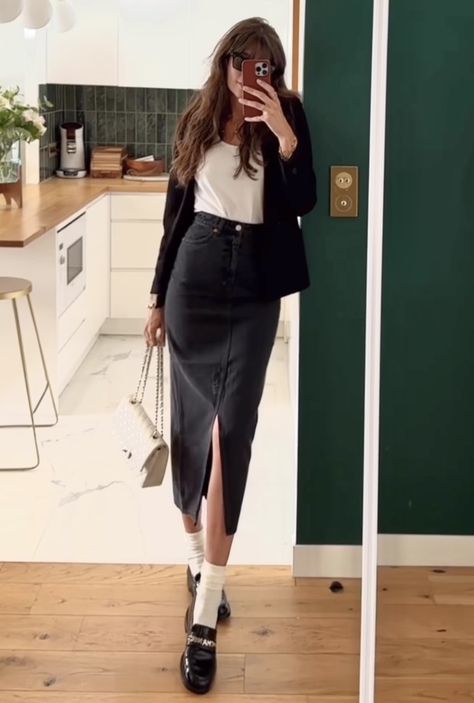 Elegantes Outfit Damen, White Skirt Outfits, Spring Skirt Outfits, Elegant Classy Outfits, Work Outfit Ideas, Work Outfits Women Summer, Loafers Outfit, Long Skirt Fashion, Long Skirt Outfits