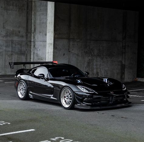 Bad-ass Dodge Viper Dodge Viper Aesthetic, Dodge Aesthetic, Doge Viper, Dodge Viper Acr, Viper Car, Srt Viper, Dodge Viper Srt10, Dr Car, Dodge Viper Gts