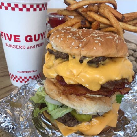 ♦️♦️♦️FIVE GUYS BURGERS & FRIES♦️♦️♦️ In the mood 💛 . . . . . . . . . . . #fiveguys #fiveguysburgers #fiveguysburgersandfries #5guys… Fiveguys Burgers, Five Guys Aesthetic, 5 Guys Burgers, Cheeseburger And Fries, American Hamburger, 5 Guys, Food Hamburger, Sleepover Food, Junk Food Snacks