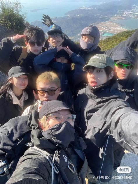 8 Ppl Friend Group, Friend Group Pictures 10 People, 9 People Friend Group, 8 People Friend Group, Asian Friend Group, Friend Group Of 5, School Group Pictures, Shoujo Life, Dangerous Person