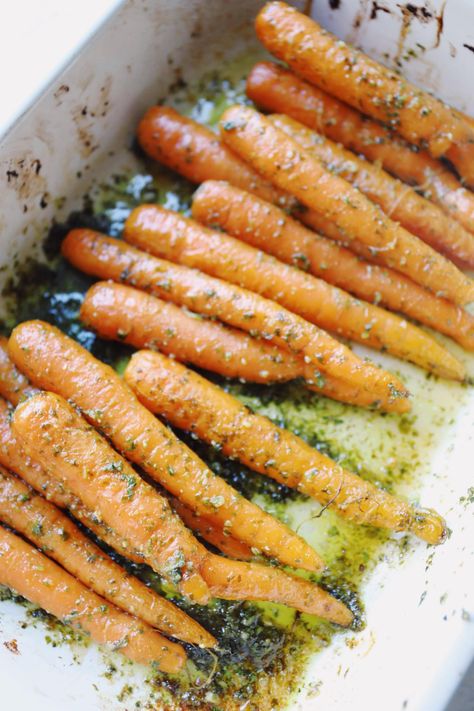 Baked carrots with pesto - Baked carrots Crispy Potatoes In Oven, Ricotta Cream, Stuffed Baked Potatoes, Potatoes In Oven, Baked Carrots, Green Pesto, Vegetarian Sides, Vegetarian Side Dishes, Potato Sides