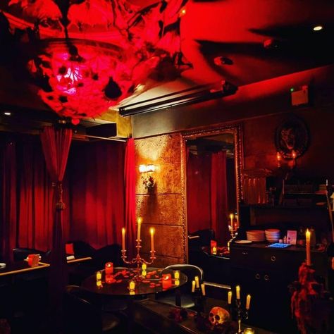 Gothic Restaurant, Vampire Cafe, Cocktails With Blue Curacao, Vampire Castle, Vampire Costumes, Themed Cafes, Vampire Love, Restaurant Dishes, Red Color Schemes