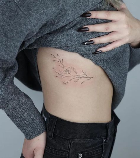 Stunning Flower Tattoo Ideas on Ribs - WomenSew Body Complimenting Tattoos, Rib Leaf Tattoo, Side Body Tattoos For Women Ribs Flower, Flower Tattoos On Rib Cage, Wildflower Tattoo Ribcage, Flower Tattoos Rib Cage, Torso Tattoos For Women Rib Cage, Symmetrical Rib Tattoos, Rib Tattoos For Women Side Tat