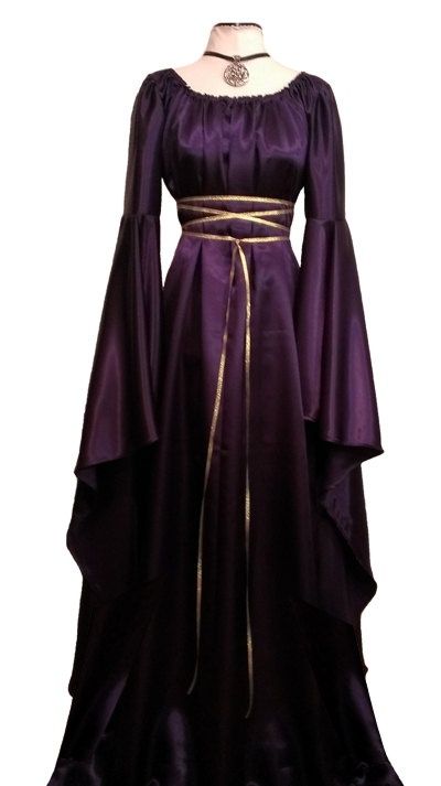 purple and gold dress Midevil Dress, Era Victoria, Elven Dress, Purple And Gold Dress, Old Fashion Dresses, Fantasy Dresses, Medieval Clothing, Medieval Dress, Fantasy Gowns