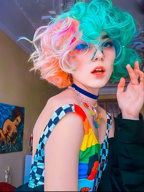 Short Grunge Hair, Prom Hairstyle, People To Draw, Dyed Hair Inspiration, Hair Inspiration Short, Pride Outfit, Foto Poses, Fluffy Hair, Dye My Hair