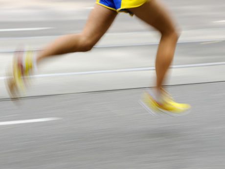 4 Easy Ways to Sneak Speed Into Your Running Program Long Distance Running Tips, Running Stride, Faster Runner, Speed Workout, Distance Runner, Plyometric Workout, Running Form, Running Program, Long Distance Running