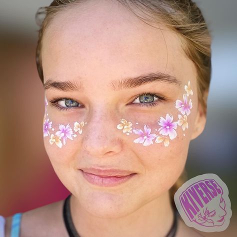 Simple & pretty, say hello to flower freckles. This is my go to design for small children that haven’t had a face paint before, but also great for big children too! 🌸🌼🌸🌼 @beatsunderthebridge #kiversefacepainting #flowerfacepaint #flowerfreckles #flowerfacepainting #facepaintingideas #mandurahfacepainter Flower Freckles, January 29, A Face, Face Painting, Say Hello, Face Paint, Chef, Paint, Flowers