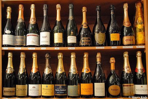 Top 10 Most Expensive Champagnes in the World - Listaka Krug Champagne, Expensive Champagne, Champagne Recipes Cocktails, Champagne Brands, Pretty Alcoholic Drinks, Best Champagne, Champagne Region, Champagne Bar, Champagne Party