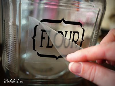 Glass Jar Labels and Vinyl Transfer Tutorial Glass Jars Diy, Crafts With Glass Jars, Pantry Jars, Glass Pantry, Diy Jar, Diy Labels, Pantry Labels, Jar Diy, Jar Labels