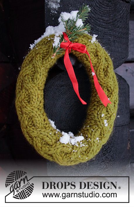 Crochet Wreaths, Knitted Christmas Decorations, Christmas Knits, Magazine Drops, Knitting Christmas, Golden Angel, Christmas Crochet Patterns Free, Candy Cane Ornament, Christmas Knitting Patterns