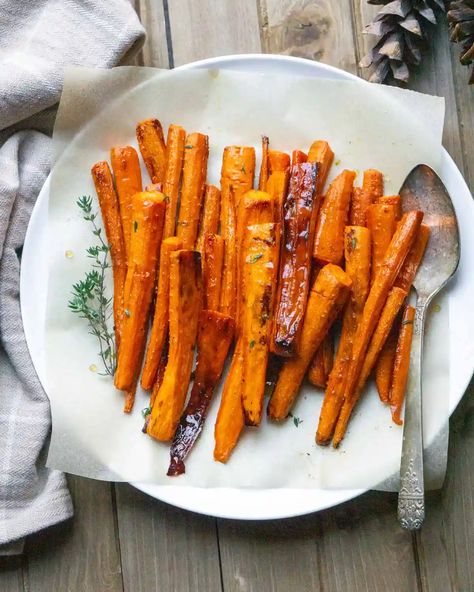 Maple Roasted Carrots - Stillwood Kitchen Maple Syrup Carrots, Roasted Glazed Carrots, Maple Roasted Carrots, Maple Glazed Carrots, Glazed Carrots Recipe, Roasted Carrots Recipe, Thanksgiving Recipes Side Dishes, Baked Vegetables, Holiday Dinners