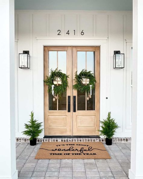 Light Wood Double Doors with White Exterior Door Trim - Soul & Lane Exterior Door Trim, Christmas Gift Decor, Door Mat Outdoor, Outdoor Welcome Mat, Norfolk Pine, Rug Christmas, Cool Doormats, Pine Wreath, Holiday Door