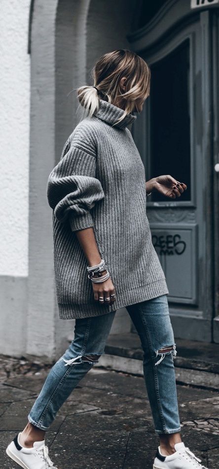 Oversized Sweater Outfit, Cozy Oversized Sweaters, Pullovers Outfit, Fall Fashion Coats, Packing Clothes, Walking Down The Street, Cozy Dress, Pullover Outfit, Sweater Outfit