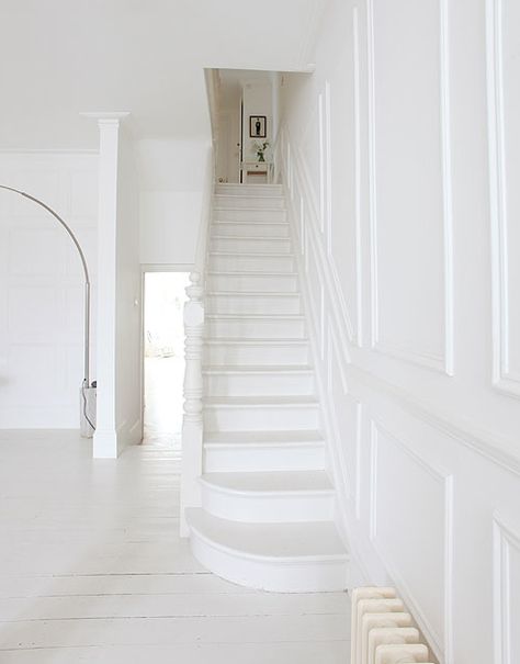 White floors All White Stairs, Internal Stairs, White Wooden Floor, Scandinavian Floor, White Staircase, Entrance Halls, White Stairs, Painted Wood Floors, Floating Stairs