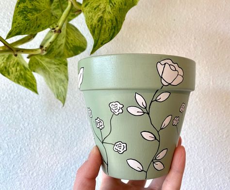 Pot Plant Drawing, Painted Pot Ideas, Plant Hanger Tutorials, Plant Pot Painting, Diy Macrame Plant Hanger Tutorials, Painted Terracotta Pots, Terra Cotta Planters, Hand Painted Planter, Terra Cotta Clay Pots