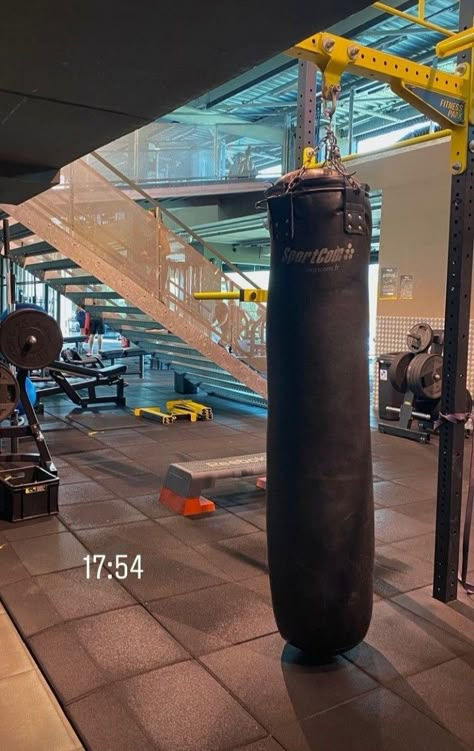 Boxing Fake Story, Mohamed Core, Academia Muay Thai, Boxing Workout Plan, Taekwondo Girl, Hipster Photography, Gym Interior, Best Snapchat, Boxing Club