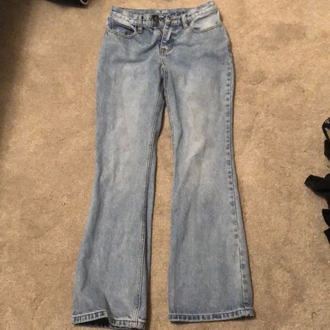 Quinn Jeans (Brandy Melville) Quinn Jeans Brandy Melville, Jeans Brandy Melville, Brandy Melville Jeans, Brandy Melville Pants, Flared Jeans, Christmas List, Brandy Melville, Flare Jeans, Brandy