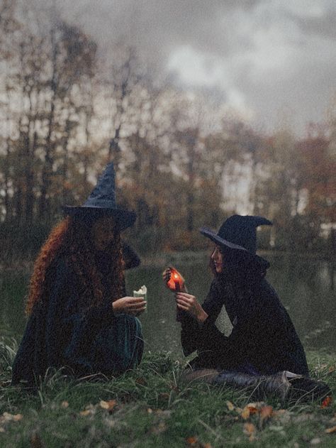 #witch #witchcore #greenwitch #purplewitch #darkmagic #magic #cosplay #halloween #autumn #fall Two Witches Photoshoot, Family Witch Photoshoot, Mother Daughter Witch Photoshoot, Harvest Witch, Best Friend Witch Photoshoot, Witch Photos, Witches Familiar, Fall Shoot, Witch Girl