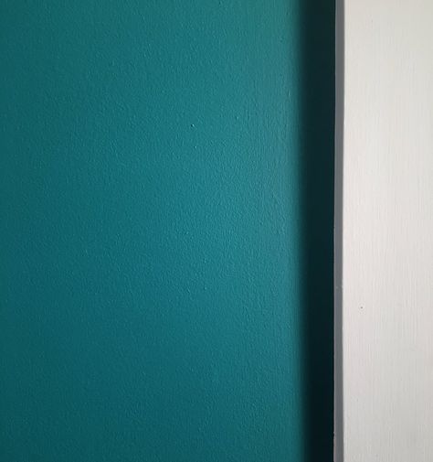 Teal Wall Colors, Teal Paint Colors, Teal Bathroom Ideas, Teal Rooms, Teal Interiors, Teal Bathroom, Teal Paint, Turquoise Painting, Teal Walls