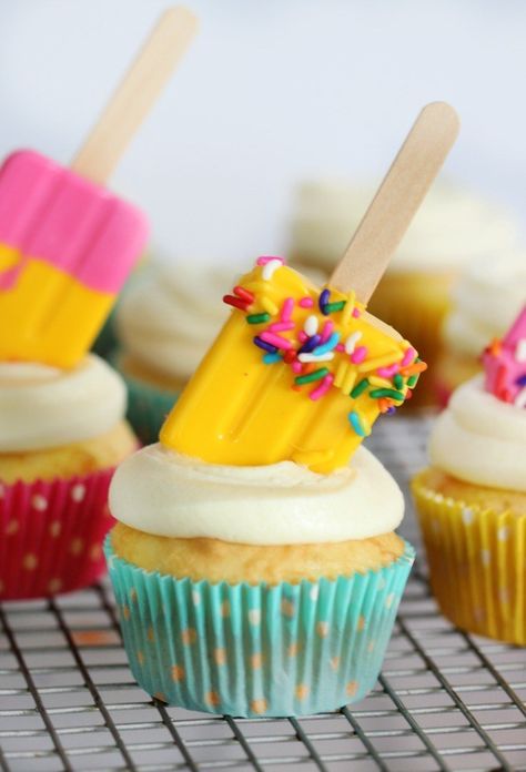 Summer Themed Cupcakes, Cupcake Cake Ideas, Summer Cupcake, Beach Theme Cupcakes, Cake Mix Cupcakes, Summer Cupcakes, Popsicle Party, Lemonade Cupcakes, Diy Popsicle