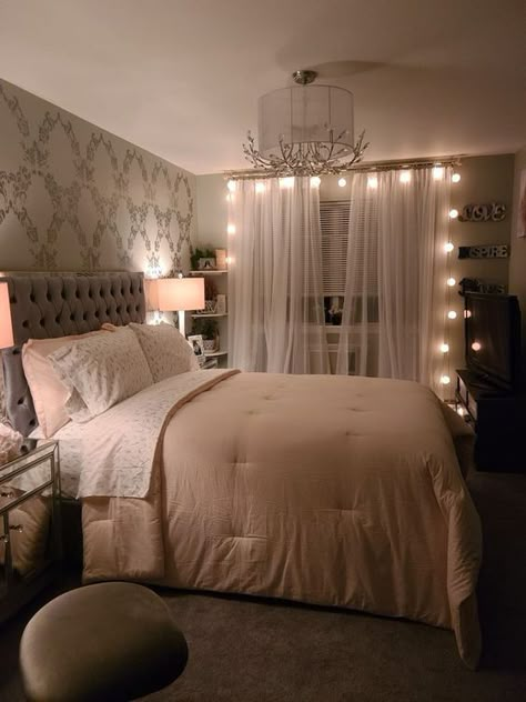 Girl Apartment Decor, Luxury Room Bedroom, Classy Bedroom, Dream Apartment Decor, Pinterest Room Decor, Redecorate Bedroom, Teen Bedroom Decor, Luxury Rooms, Apartment Decor Inspiration