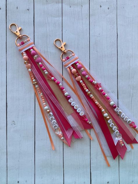 Twice KPOP Lightstick Tassel Once Accessory - Etsy Diy Tassel Keychain, Purse Charms Diy, Paperclip Crafts, Kpop Lightstick, Tassel Crafts, Bogg Bag, Diy Tassel, Twice Kpop, Tassel Keychain