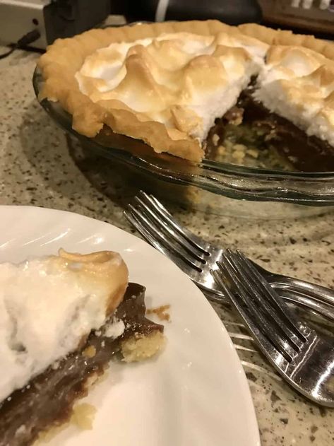 The Best Old Fashioned Chocolate Pie You'll Ever Eat Best Chocolate Pie Recipe, Easy Chocolate Pie Recipe, Old Fashioned Chocolate Pie, Homemade Chocolate Pie, Chocolate Pie Filling, Chocolate Pie Recipe, Chocolate Pie Recipes, Easy Pie Recipes, Chocolate Cream Pie