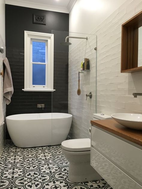 Makeover Kamar Mandi, Oval Bath, Wet Room, Small Remodel, Bathroom Shower Tile, Subway Tiles, Tub Shower Combo, Trendy Bathroom, Small Bathroom Design