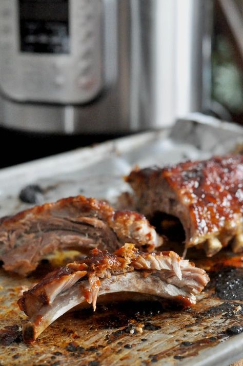 Image of Instant Pot Ribs cooked and on a pan by an Instant Pot. Lamb Instant Pot, Pulled Pork Grill Recipe, Honey Barbeque Sauce, Instant Pot Ribs Recipe, Instant Pot Ribs, Tender Ribs, Slow Cooker Ribs, Honey Bbq Sauce, Healthy Grilling Recipes