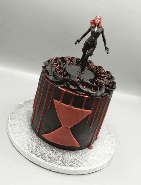 Marvel Cake Design, Scarlet Witch Birthday Cake, Black Widow Birthday Party, Scarlet Witch Cake Ideas, Black Widow Birthday Cake, Birthday Cake Marvel, Black Widow Cake Ideas, Marvel Cakes, Marvel Cake Ideas