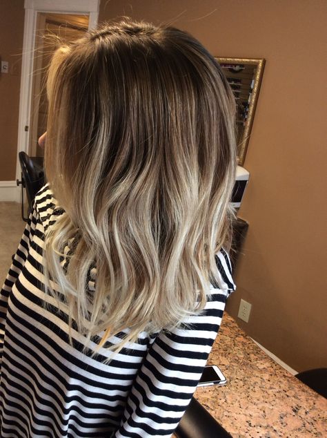 😍 #Bronde #bombshell #lob #waves #blonde #bayalage #deannafilomenahair #goldwell #texturized #highfashion #spring2016hairinspiration #hairgoals Grunge Balayage, Bayalage Lob, Reverse Bayalage, Lob Waves, Bronde Lob, Blonde Bayalage, Some Body, Blonde Bombshell, Cosmetology