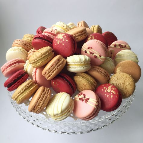 Wedding macarons Wedding Macarons, Macaron Recipe, Cute Food, Macarons, Stuffed Mushrooms