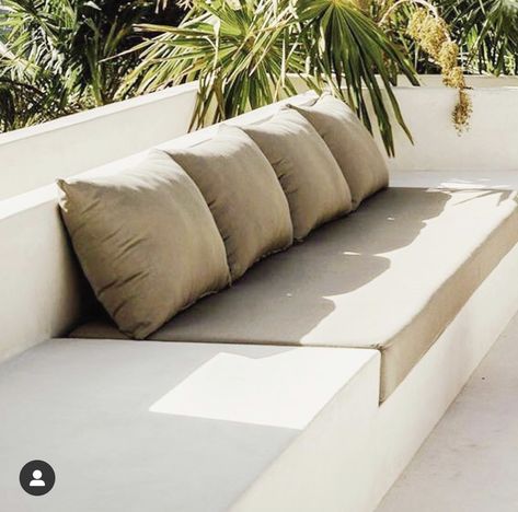 Concrete Sofa, Concrete Bench Seat, Bench Window, Brick Furniture, Built In Daybed, Built In Bench Seating, Terrace Building, Patio Plans, Built In Sofa