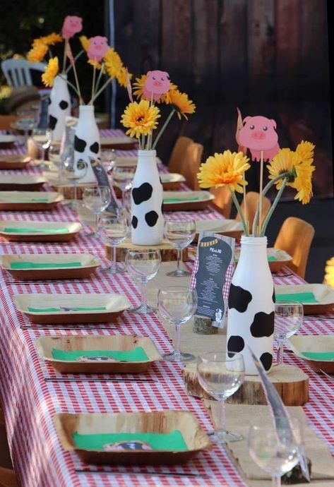 Farm Style Birthday Party, Farm Style Party Ideas, Animal Farm Party Ideas, Farm Themed Birthday Party Table, Farm Animals Centerpieces, Farmyard Themed Birthday Party, Farm Animals 1st Birthday Party, 3rd Birthday Party Farm Theme, Farm Yard Party Ideas