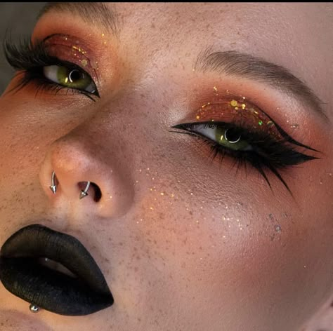 Winter Makeup Aesthetic, Witchy Makeup, Witch Makeup, Elf Makeup, Dope Makeup, Edgy Makeup, Winter Makeup, Goth Makeup, Cool Makeup