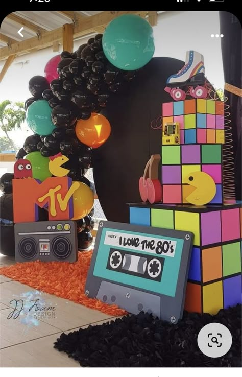 Diy 90s Party, 90s Party Ideas, 90s Party Decorations, Decades Party, 80s Party Decorations, 80s Birthday Parties, 90s Theme Party, 80s Theme Party, 80s Theme