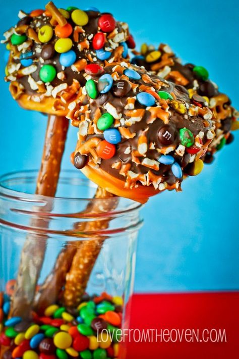 Over The Top Marshmallow Pretzel Pops by Love From The Oven Giant Marshmallow Pops, Pretzel Marshmallow Treats, Pretzel Candy, Pretzel Pops, Oreo Rice Krispie Treats, Marshmallow Recipes, Giant Marshmallows, Chocolate Caramel Pretzels, Love From The Oven