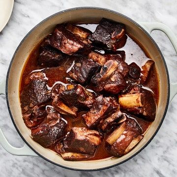 Short Ribs Recipe Dutch Oven, Recipe Dutch Oven, Braised Beef Recipes, Beef Short Ribs Recipe, Braising Recipes, Braised Short Ribs Recipe, Short Ribs Recipe, Ribs Recipe, Dutch Oven Recipes