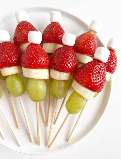 Xmas Apps, Grinch Fruit, Grinch Fruit Kabobs, Mini Taco Cups, Christmas Dinner For Two, Christmas Party Food Ideas, Church Recipes, Healthy Holiday Treats, Birthday Snacks