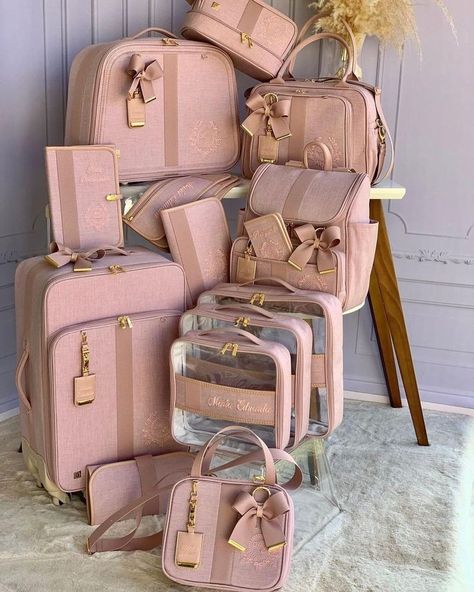 Luggage Sets Cute, Pink Luggage, Luxury Luggage, Cute Luggage, Stylish School Bags, Stylish Luggage, Trendy Purses, My Style Bags, Girly Bags